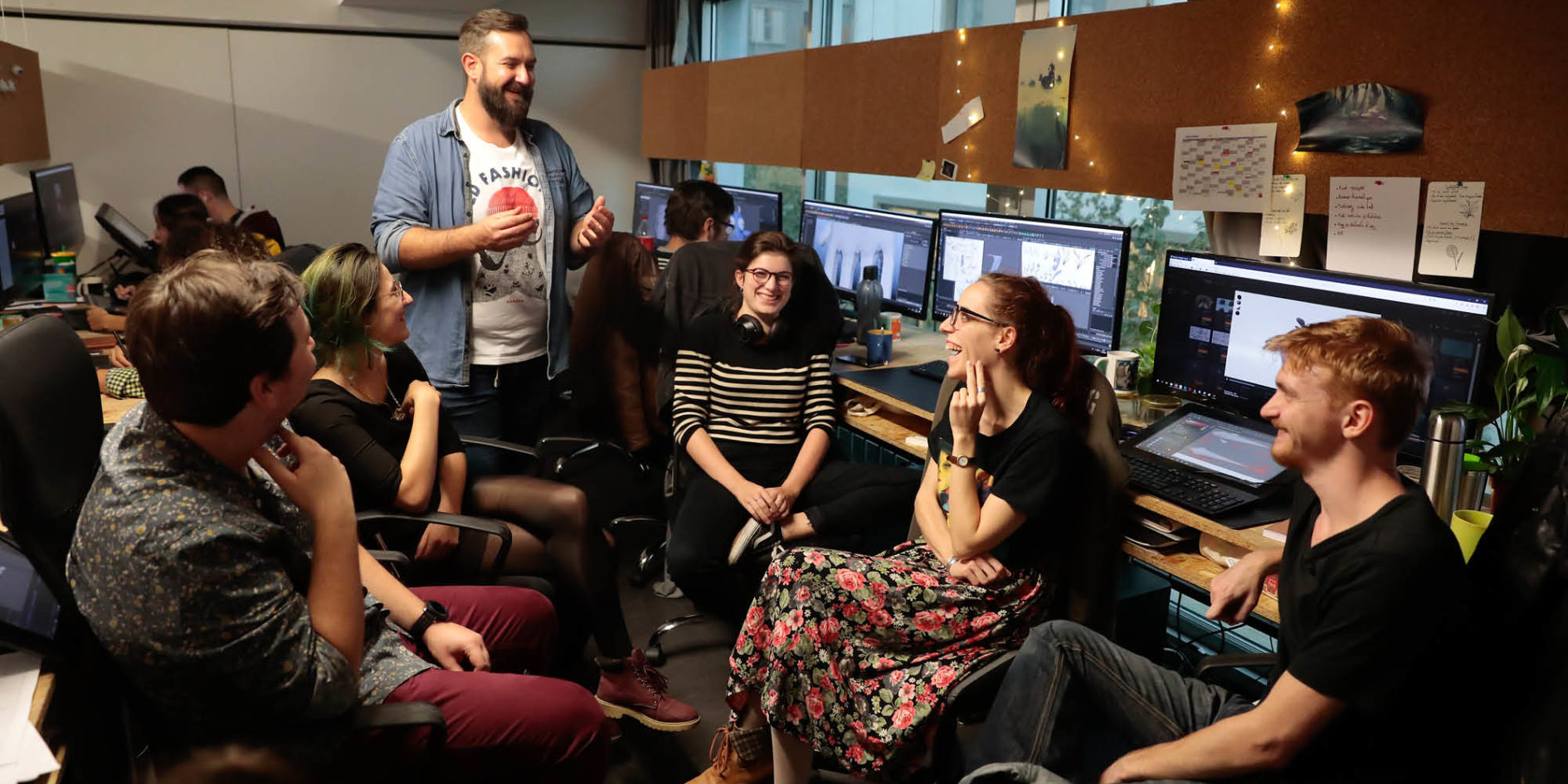 professeur et étudiants dans une salle de classe cinéma d'animation 3D ESMA Nantes