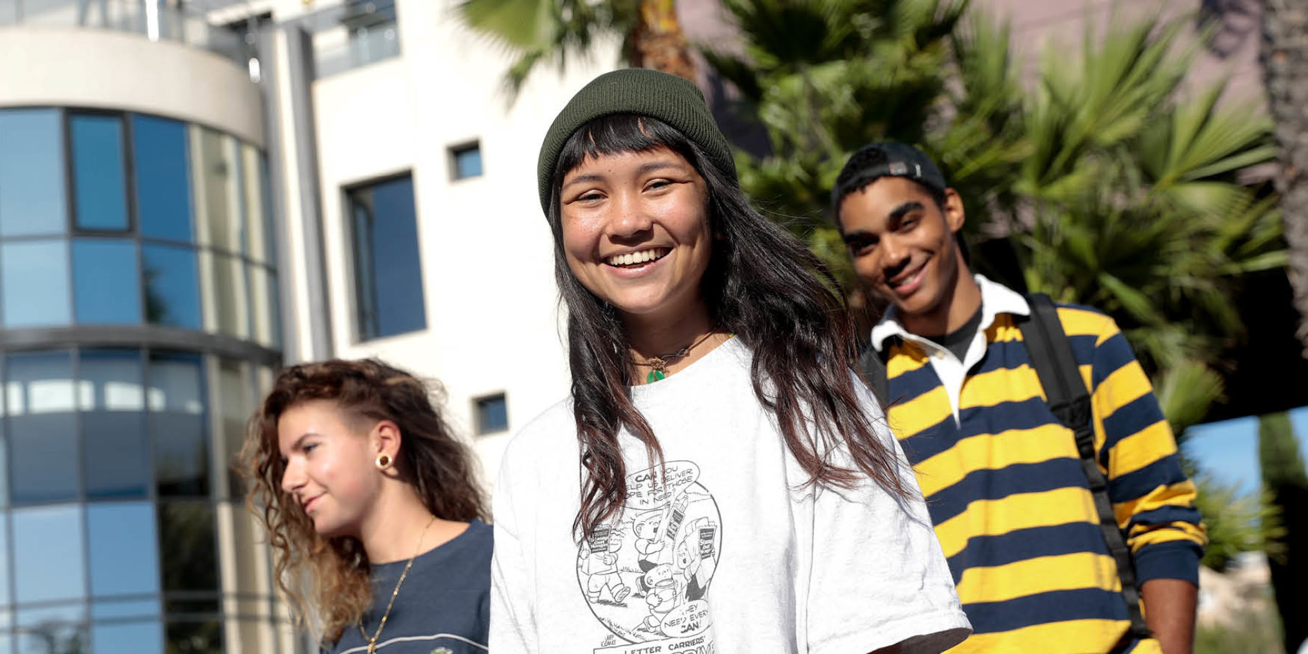 étudiants devant l'école esma montpellier