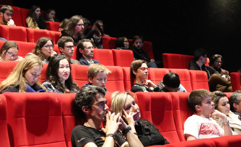 Public présent à la conférence de Gérard Raucoules de l'ESMA à Toulouse