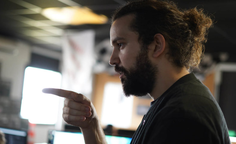 Dorian Marchesin du studio Unit Image conseillant les étudiants de formation cinéma d'animation 3D et effets spéciaux sur leurs courts-métrages de fin d'études