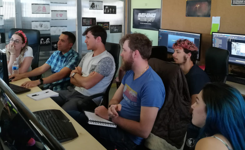 Andrew Gordon du studio DNEG en visite à l'ESMA Montpellier et assistant à la projection d'un film de fin d'études d'un groupe d'étudiants