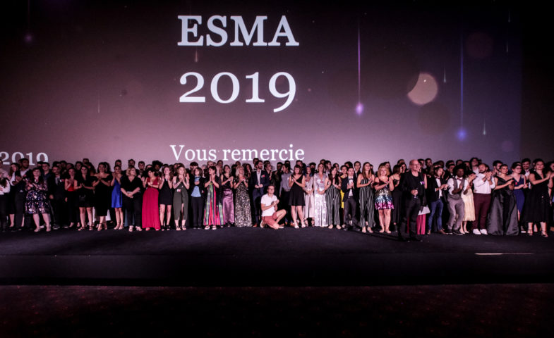 Etudiants de la promotion 2019 de cinéma d'animation 3D et effets spéciaux de l'ESMA réunis sur une scène