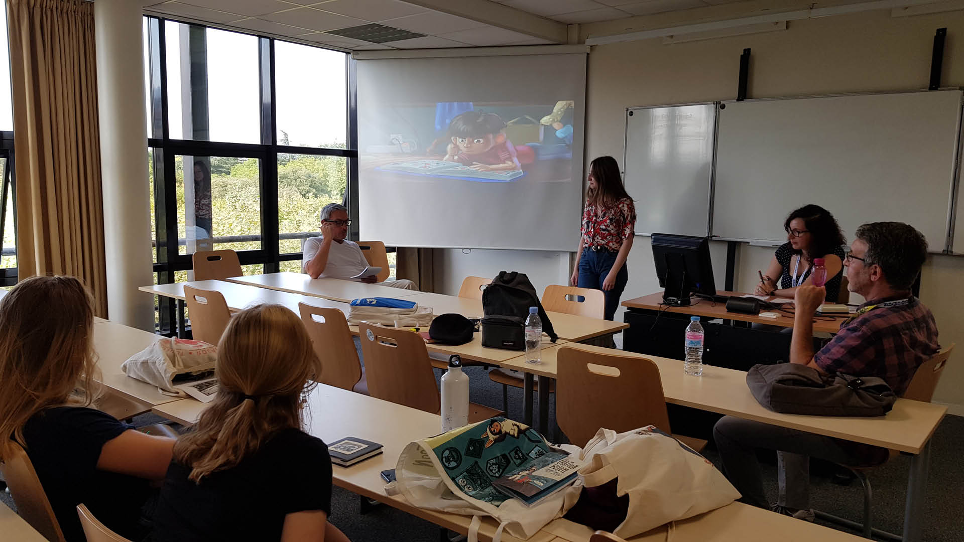 Etudiants de la Toulouse Business School coachant les étudiants de l'ESMA