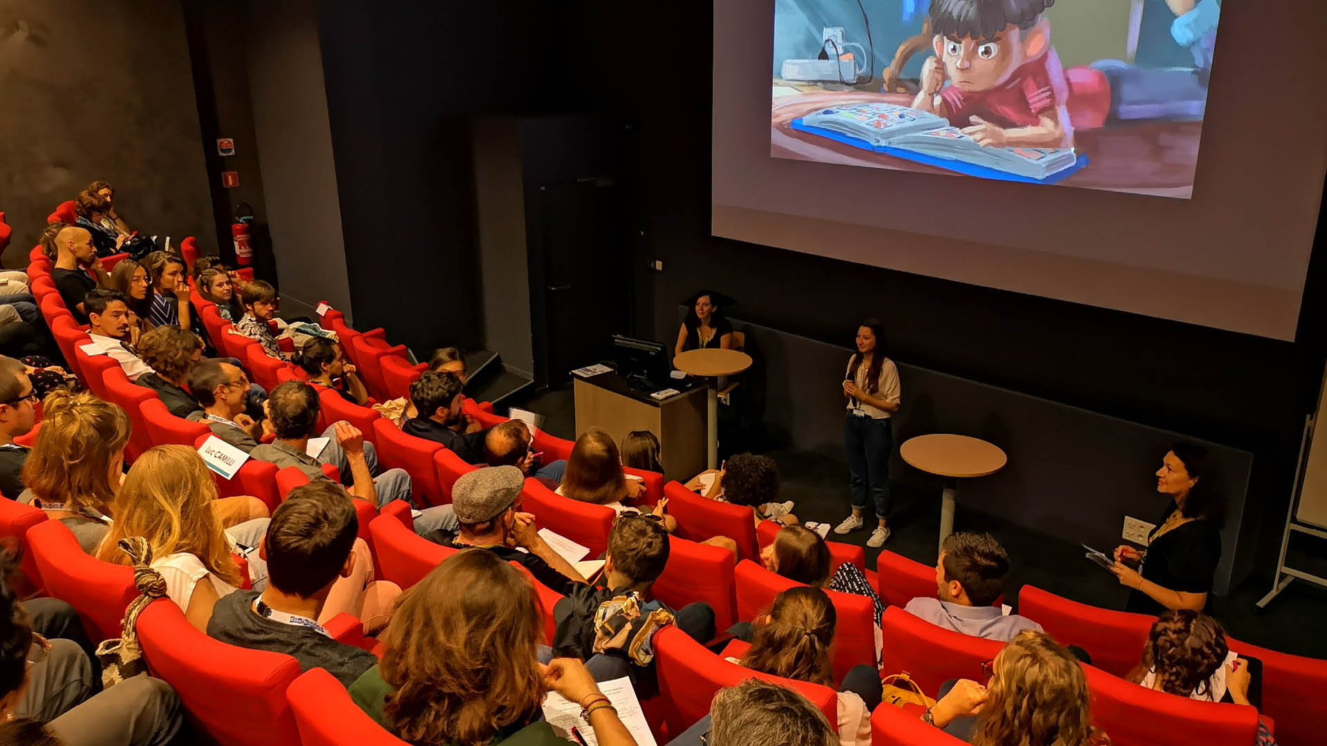 Clémence Ponchaut, étudiante de l'ESMA en séance de pitch au Cartoon Forum 2019 à Toulouse